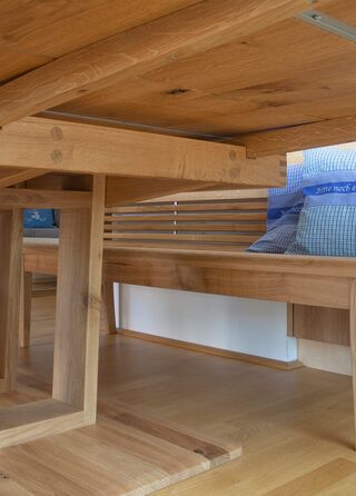 Esszimmer Eiche astig mit ausziehbarem Tisch und zwei Sitzbänke