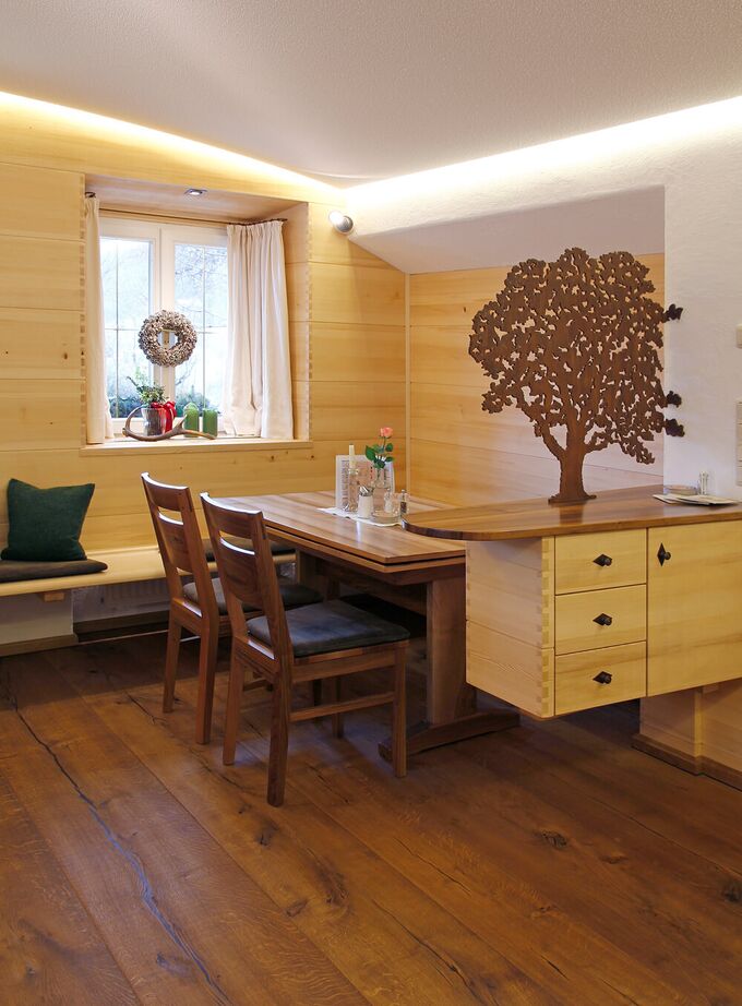 Tradition und Moderne mit Tanne und Nuss kombiniert für ein gemütliches Ambiente